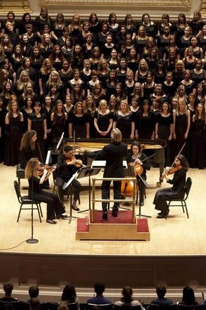 Distinguished Concerts International New York: The Holiday Music of Eric Whitacre