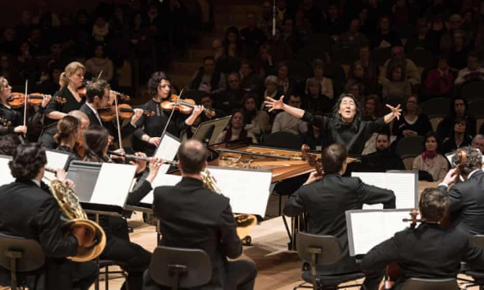 Mahler Chamber Orchestra & Mitsuko Uchida at Isaac Stern Auditorium