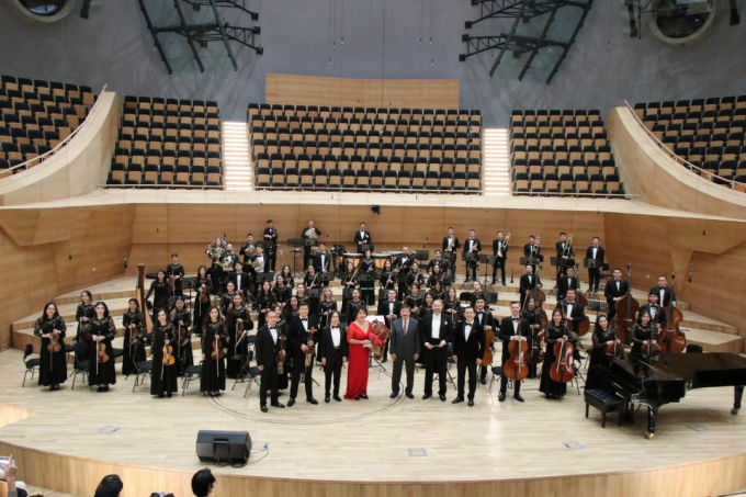 Kazakh State Symphony Orchestra: Aiman Mussakhajayeva, Lowell Liebermann & Andreas Delfs